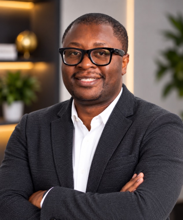 Headshot of Geoffrey Fonga